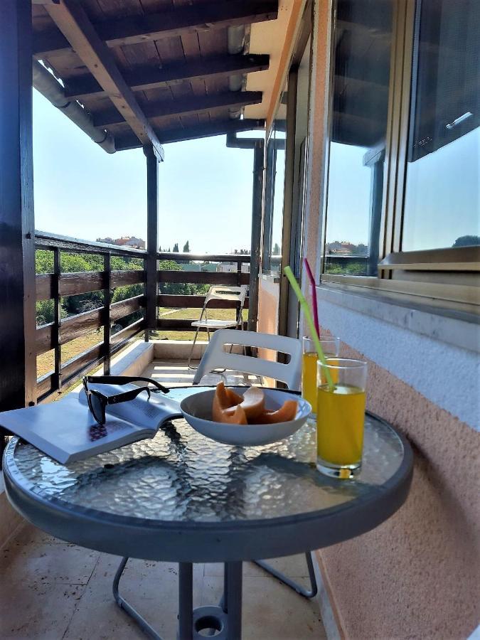 Apt Mirella Apartment 罗维尼 外观 照片