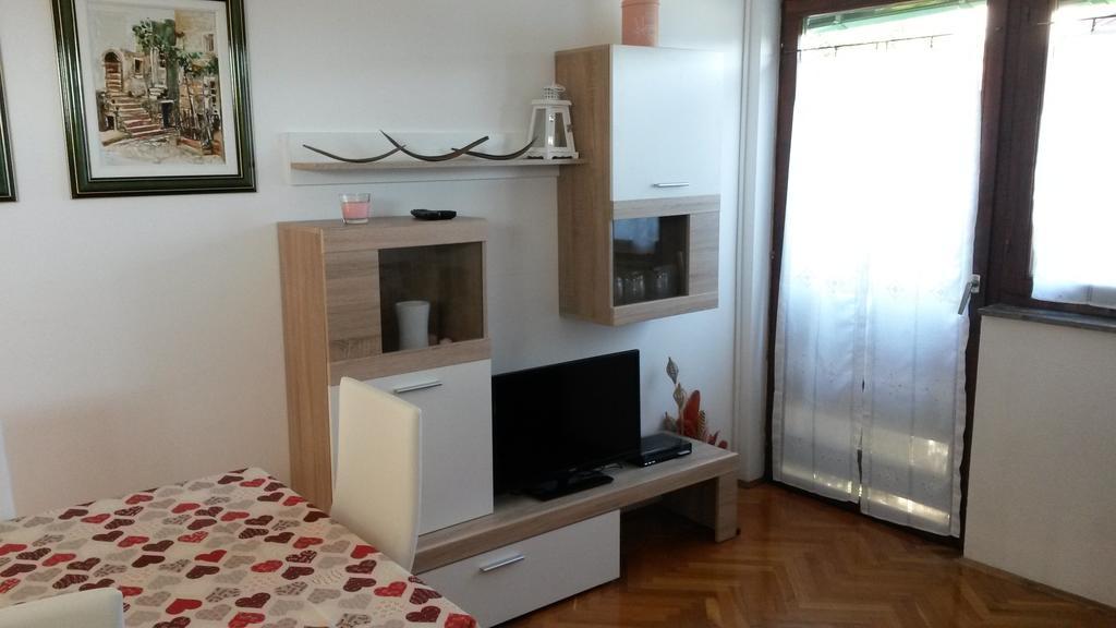 Apt Mirella Apartment 罗维尼 客房 照片