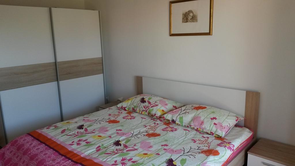 Apt Mirella Apartment 罗维尼 客房 照片